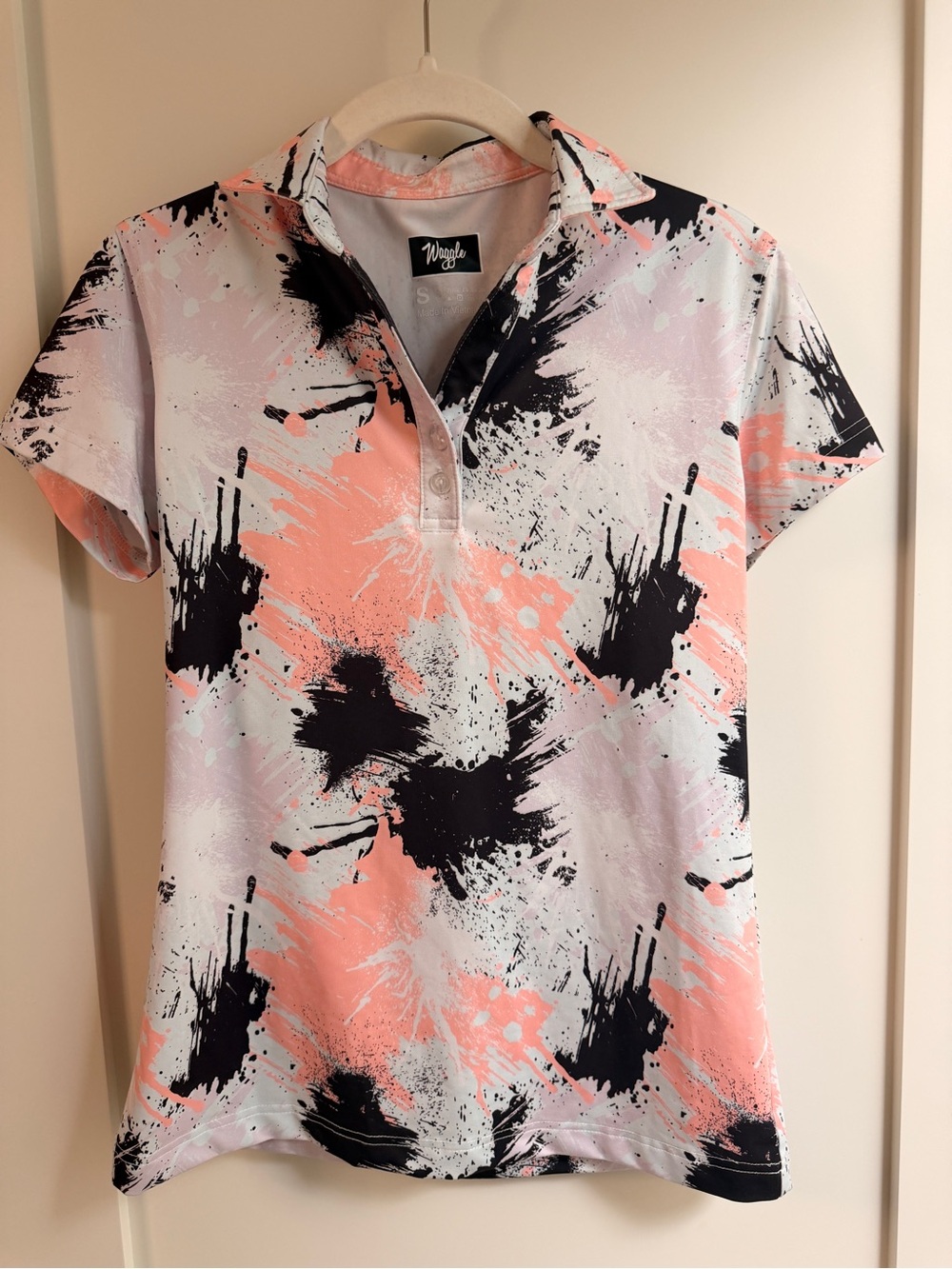 Waggle Women’s Abstract Paint-Splash Golf Polo in Coral, Black & White M